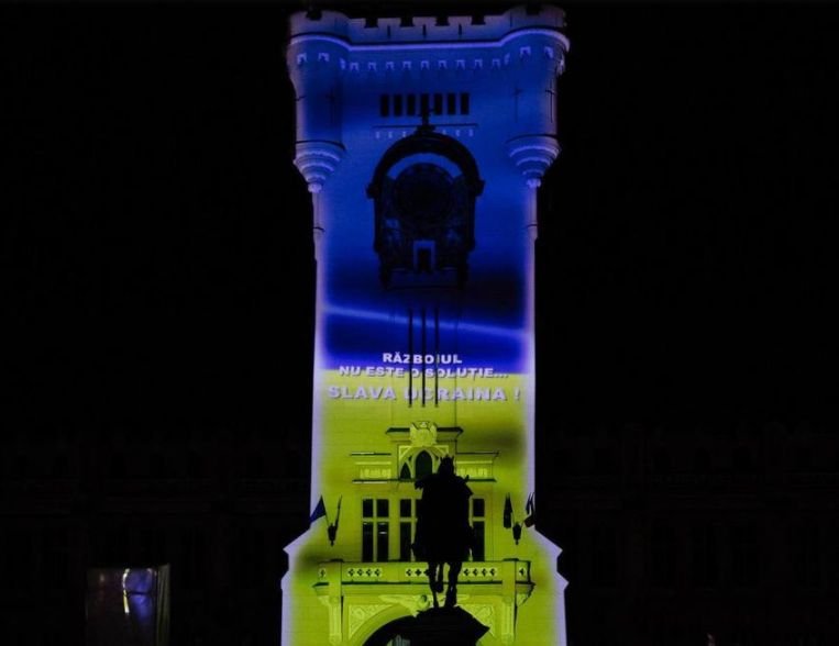  Palatul Culturii, galben albastru: Proiecţie 3D cu mesajul „Războiul nu este o soluţie. Slavă Ucrainei”