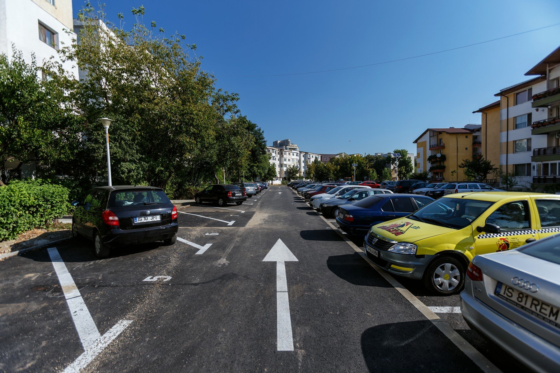  Zece licitaţii pentru 21 de locuri în parcările dintre blocuri din municipiul Iași