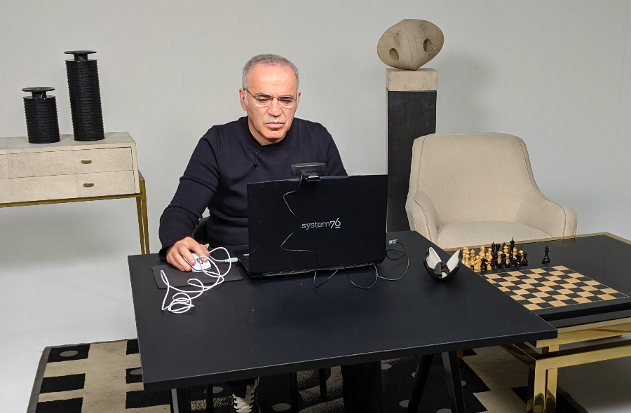  Marele campion Kasparov: Mă tem că strategia Statelor Unite e să-i ceară Ucrainei să se predea ca Putin să scape cu fața curată