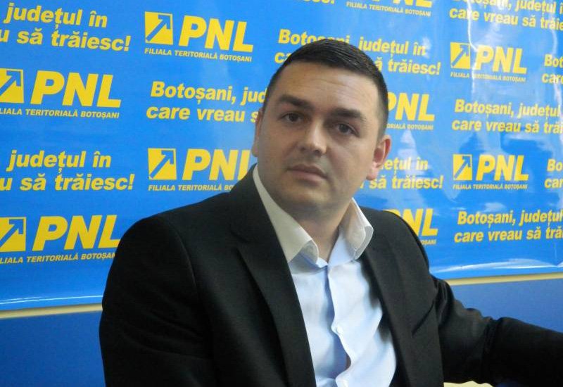  Firmele prefectului de Botoşani s-au mufat la banii publici