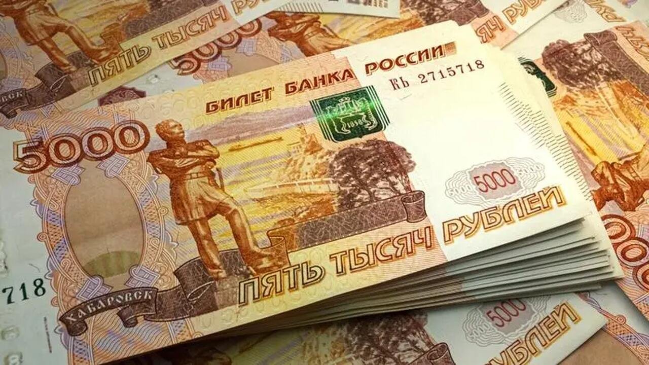  Rusia afirmă că ar putea plăti în ruble o parte din datoriile în valută, din cauza sancţiunilor