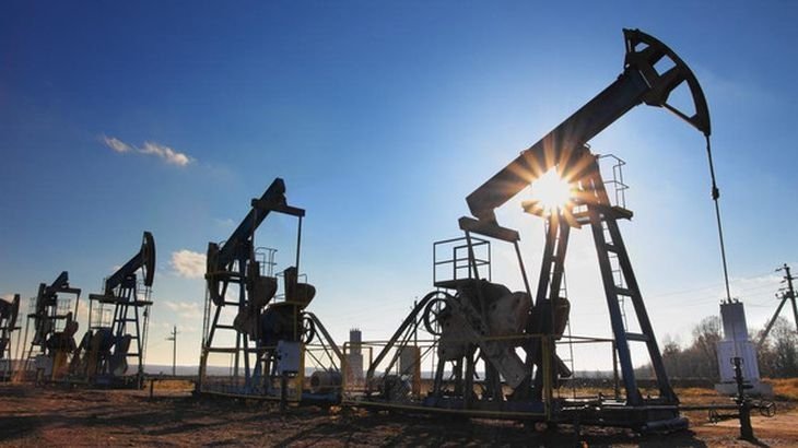  Prețul petrolului scade sub 100 USD/ baril pentru prima dată în aproape trei săptămâni
