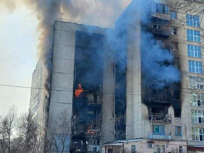  Ruşii au atacat noaptea trecută un oraş din Luhansk şi au distrus 27 de case