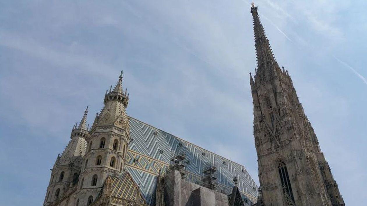  Hackerii au făcut să bată clopotele Catedralei Sfântul Ștefan din Viena în timpul nopții