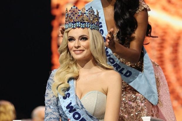  Reprezentanta Poloniei, încoronată Miss World 2021 într-o gală umbrită de polemică