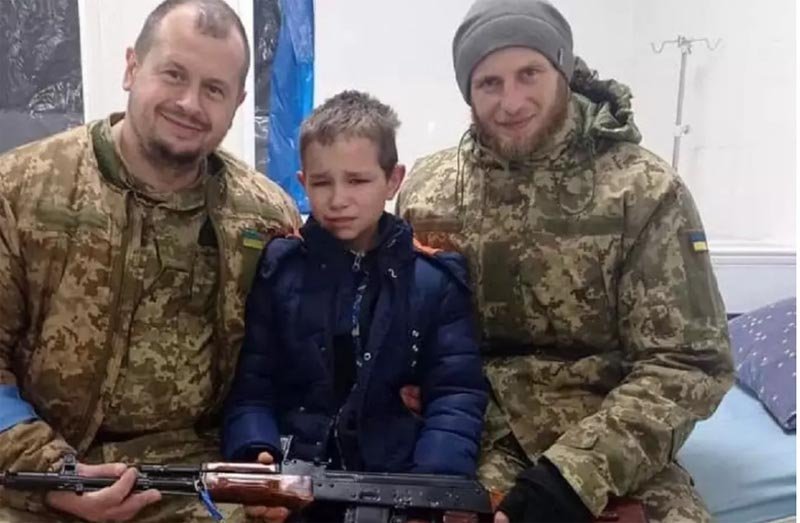  Un copil de 11 ani, din Ucraina, a ajuns singur într-o unitate militară ca să lupte cu rușii