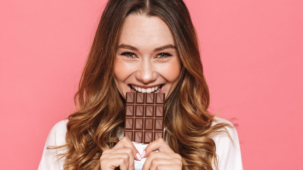  Persoanele care mănâncă ciocolată sunt mai fericite