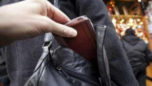  Hoaţă identificată după o lună de la furtul portofelului unei studente din Iași