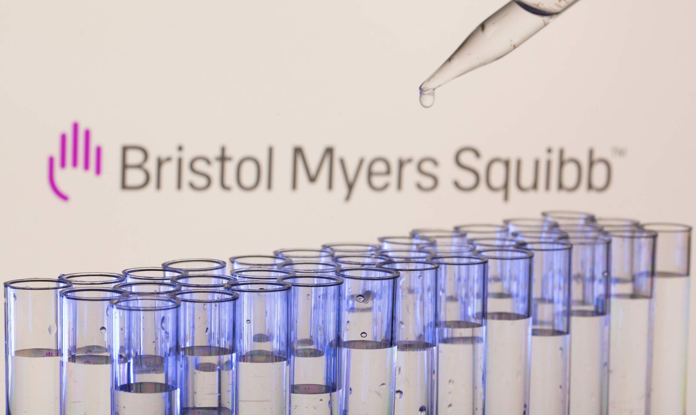  FDA din SUA a aprobat un medicament al Bristol Myers Squibb pentru tratarea melanomului avansat