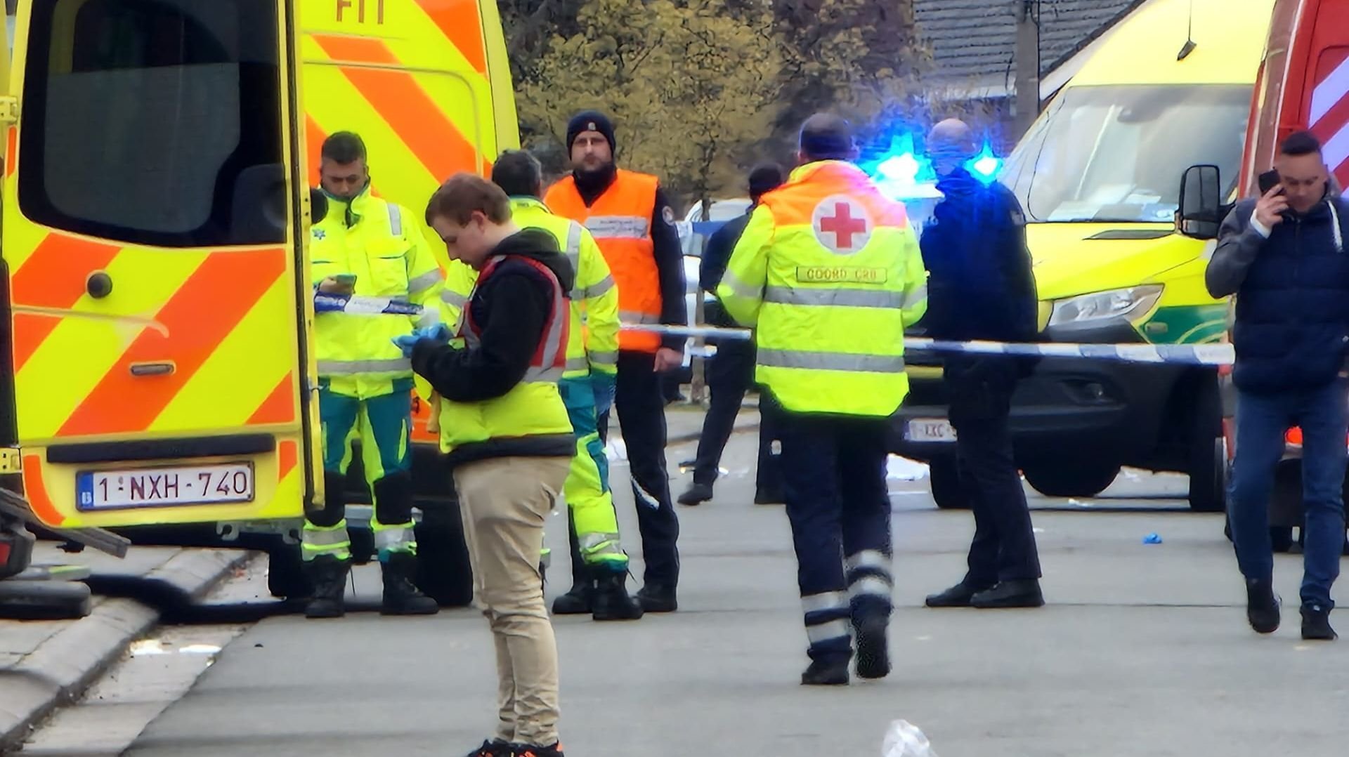  Patru persoane au murit după ce o maşină a intrat în mulţimea care participa la un carnaval în Belgia