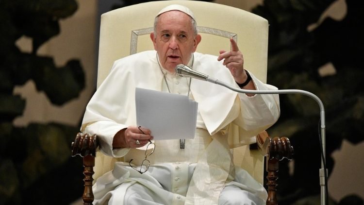  Papa Francisc a denunţat „masacre şi atrocităţi” în Ucraina