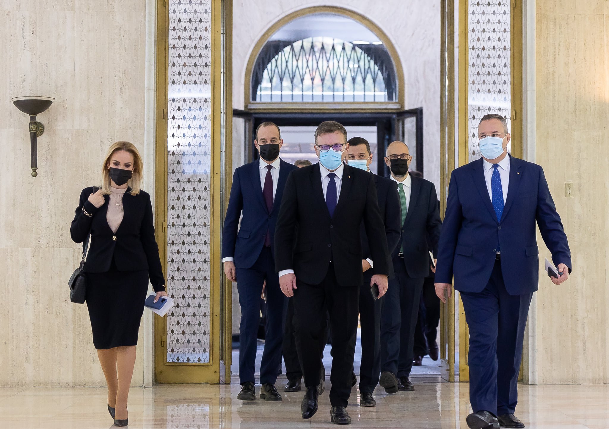  Miniştrii Cabinetului Ciucă, chemaţi, pe rând, la şedinţa de luni a coaliţiei
