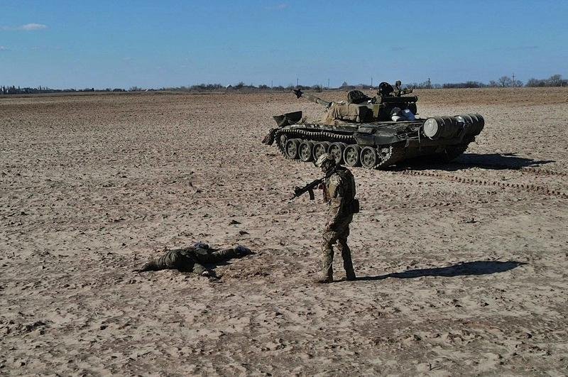  Un militar rus a dezertat cu tot cu tanc după ce a primit un SMS de la ucraineni