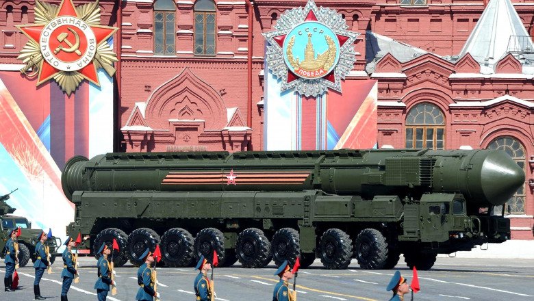  Dmitri Peskov: Rusia ar folosi arme nucleare doar dacă existenţa i-ar fi ameninţată