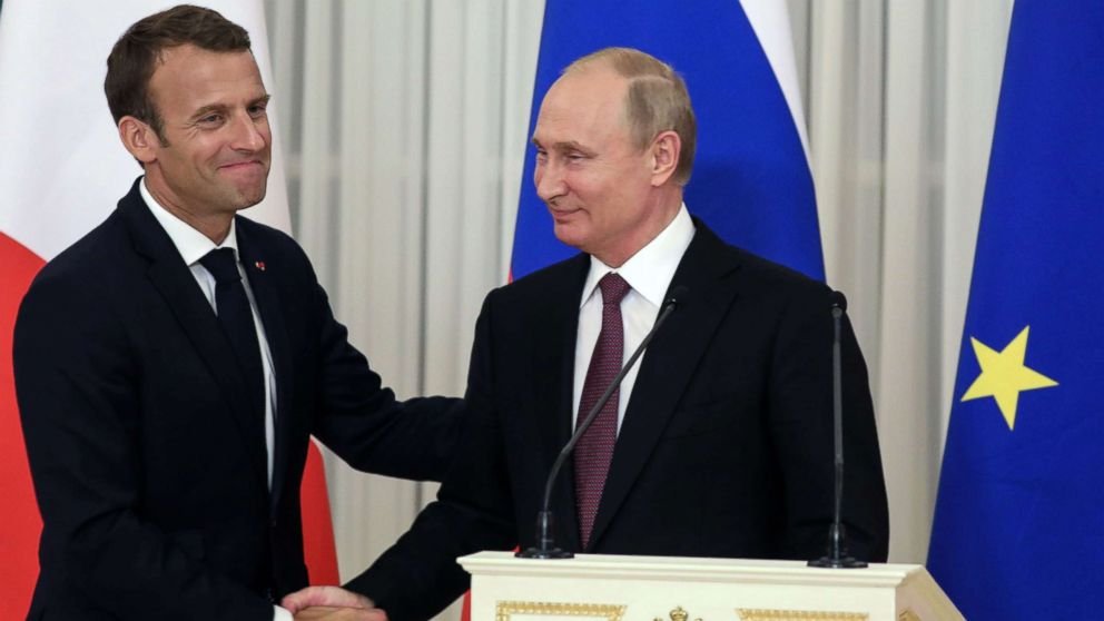  Vladimir Putin şi Emmanuel Macron au purtat o discuţie telefonică cu privire la negocierile de pace