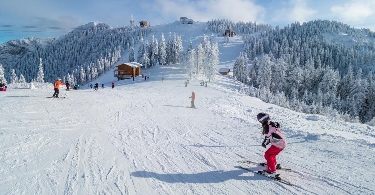  Sezonul de schi va fi prelungit în Poiana Brașov până cel puțin în 15 aprilie. Stratul de zăpadă măsoară acum 40 de cm