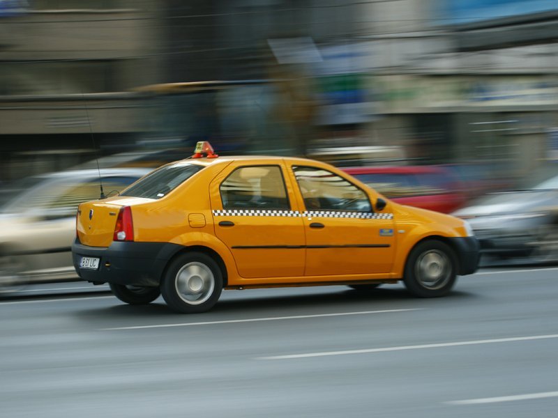  Lege promulgată: Taxiurile vor trebui să aibă geamuri securizate