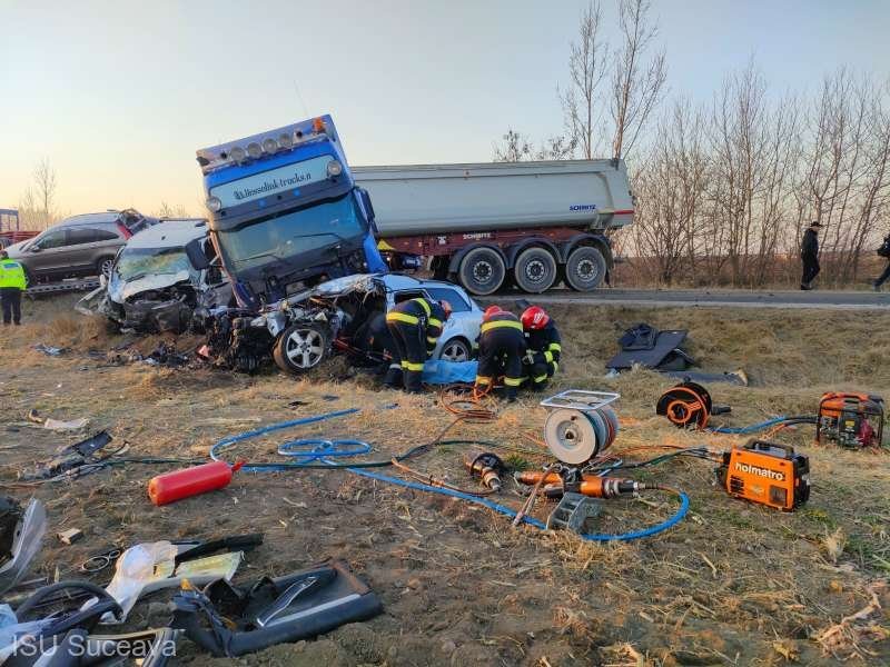  Coliziune fatală între trei autoturisme: o persoană a murit, iar alta a fost grav rănită