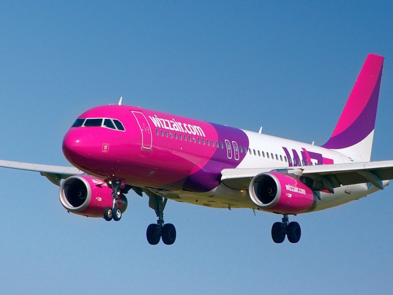  Mai mulţi pasageri ai unui zbor Wizz Air cu destinaţia Bucureşti s-au luat la bătaie