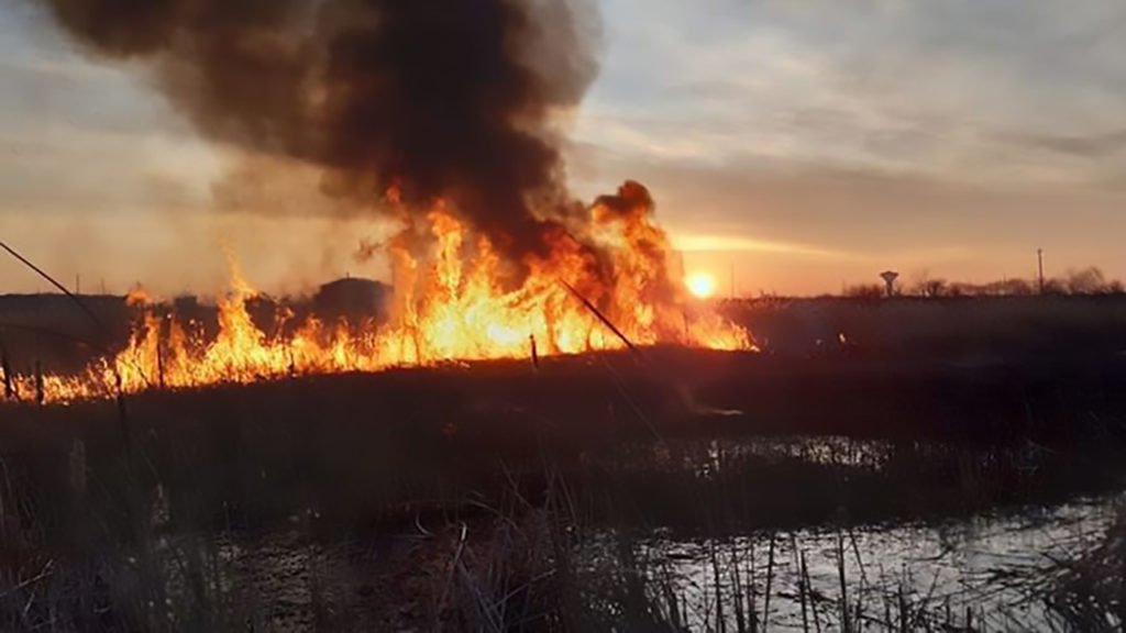  Bărbat decedat după ce a fost surprins de un incendiu de vegetaţie uscată