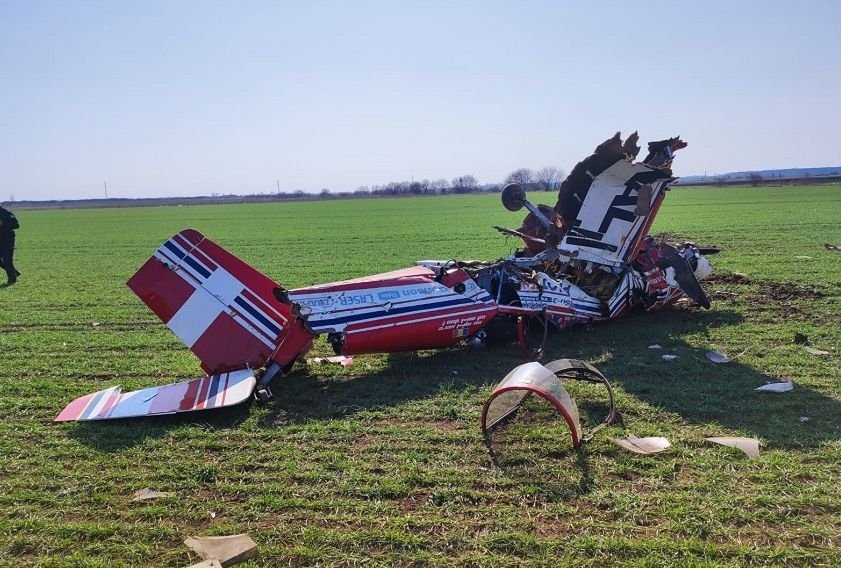  Avion de acrobaţie, prăbuşit în Prahova. Pilotul a murit