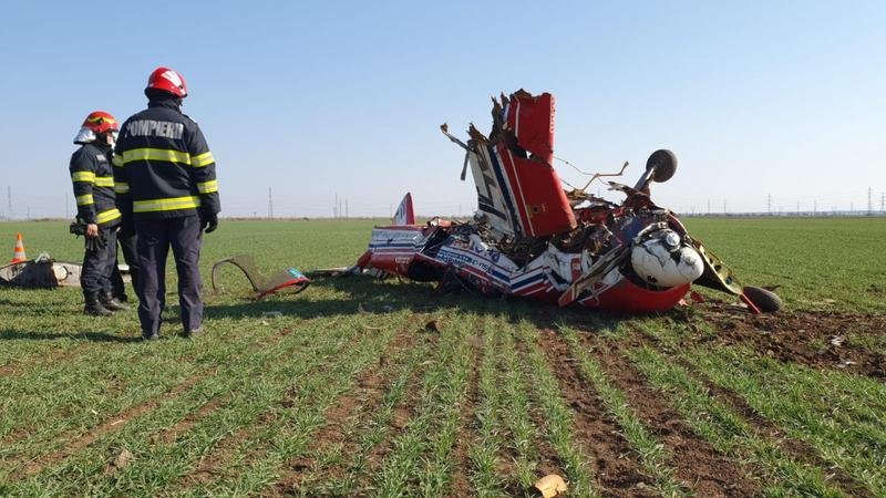  Pilotul aflat la manşa avionului prăbuşit lângă Ploieşti avea mii de ore de zbor