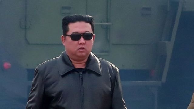  Liderul Coreei de Nord, Kim Jong Un, promite că va dezvolta mijloace de atac mai puternice pentru ”a garanta securitatea ţării”