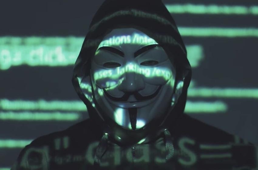  Două site-uri de ştiri din România atacate de hackerii de la Anonymous