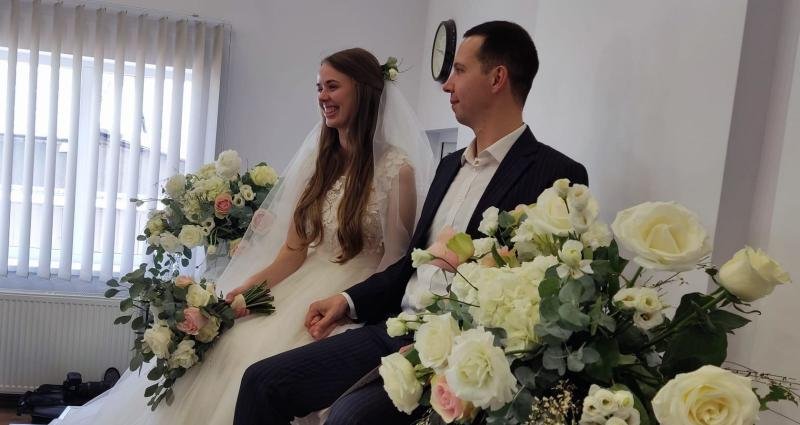  VIDEO: Doi tineri refugiaţi din Ucraina s-au căsătorit în România