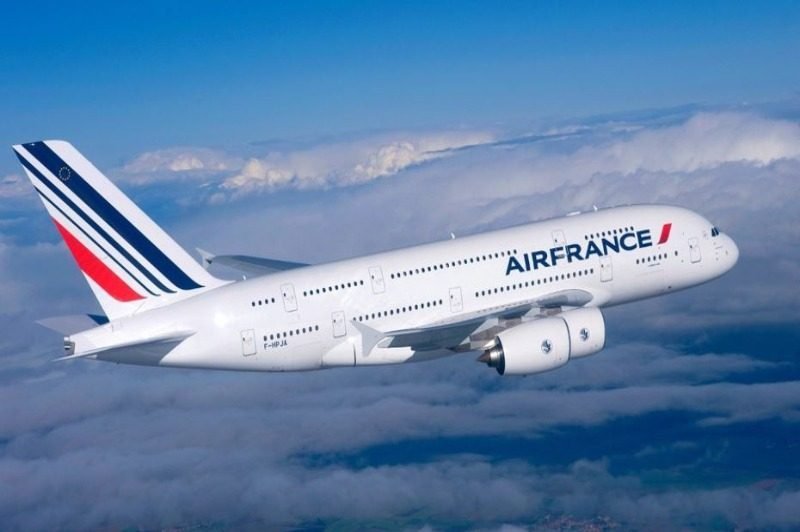  Avion Air France aterizat de urgenţă în România. Un pasager a acuzat dureri toracice