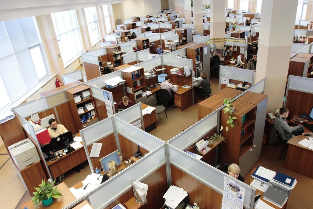 O companie le cere angajaților să vină o singură zi pe săptămână la birou