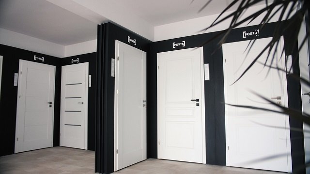  443514_319347_stiri_showroom-porta-doors-3