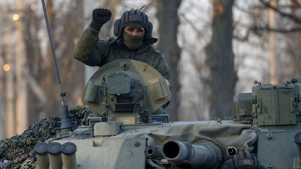  Prăjituri și alcool otrăvite oferite soldaților ruși în Ucraina. Doi dintre ei au murit