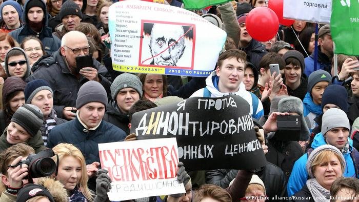  Peste 20% din tinerii ruşi vor să părăsească ţara după invazia Ucrainei