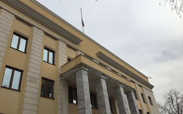  România expluzează zece diplomaţi ruşi
