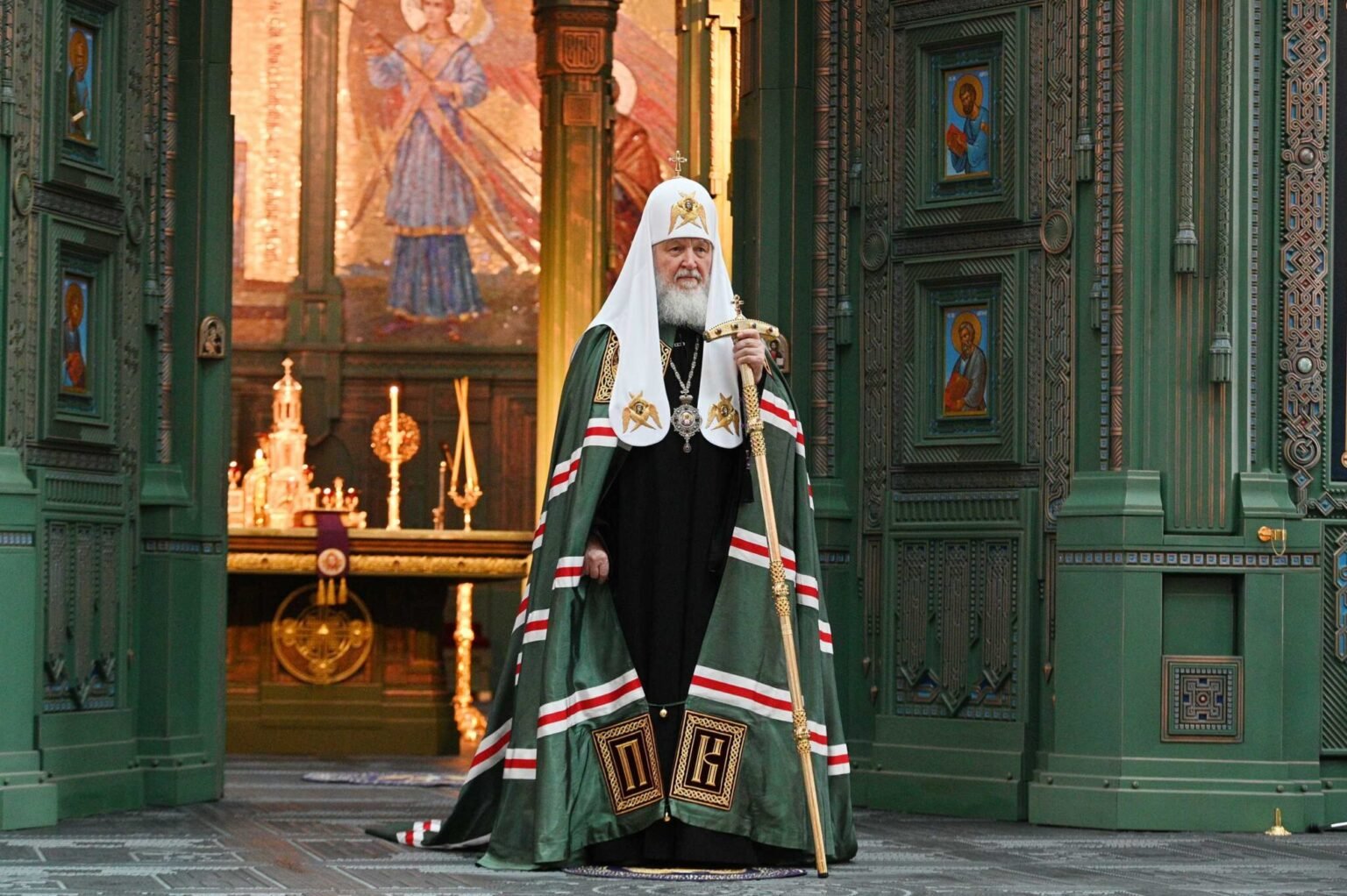  Capii bisericilor ortodoxe, val de atacuri împotriva patriarhului Kiril al Moscovei