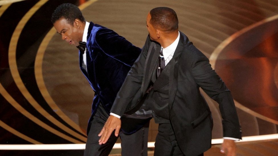  Will Smith nu mai are voie să participe la Premiile Oscar timp de 10 ani, după ce l-a pălmuit pe scenă pe Chris Rock