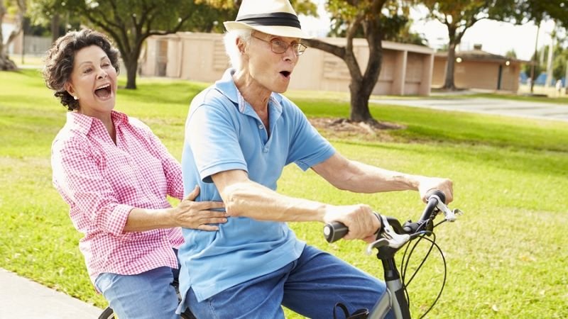  Poți „fugi” de îmbătrânire pe o bicicletă