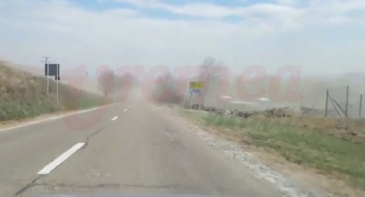  VIDEO: Fenomen rar la câțiva km de Vaslui: furtună de nisip ca în Sahara