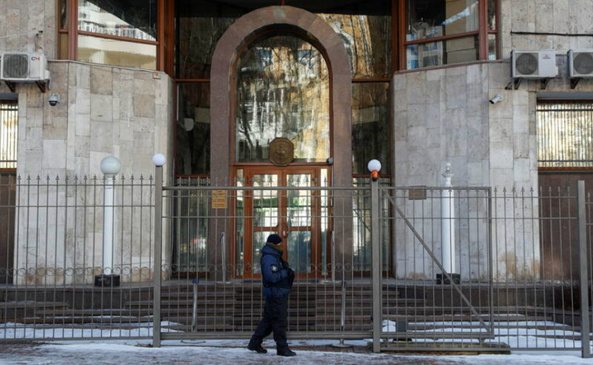  Ambasada Franţei, transferată la Liov, revine la Kiev