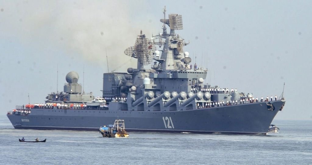  Nava amiral a Rusiei zace pe fundul mării. S-a scufundat în timp ce era remorcată