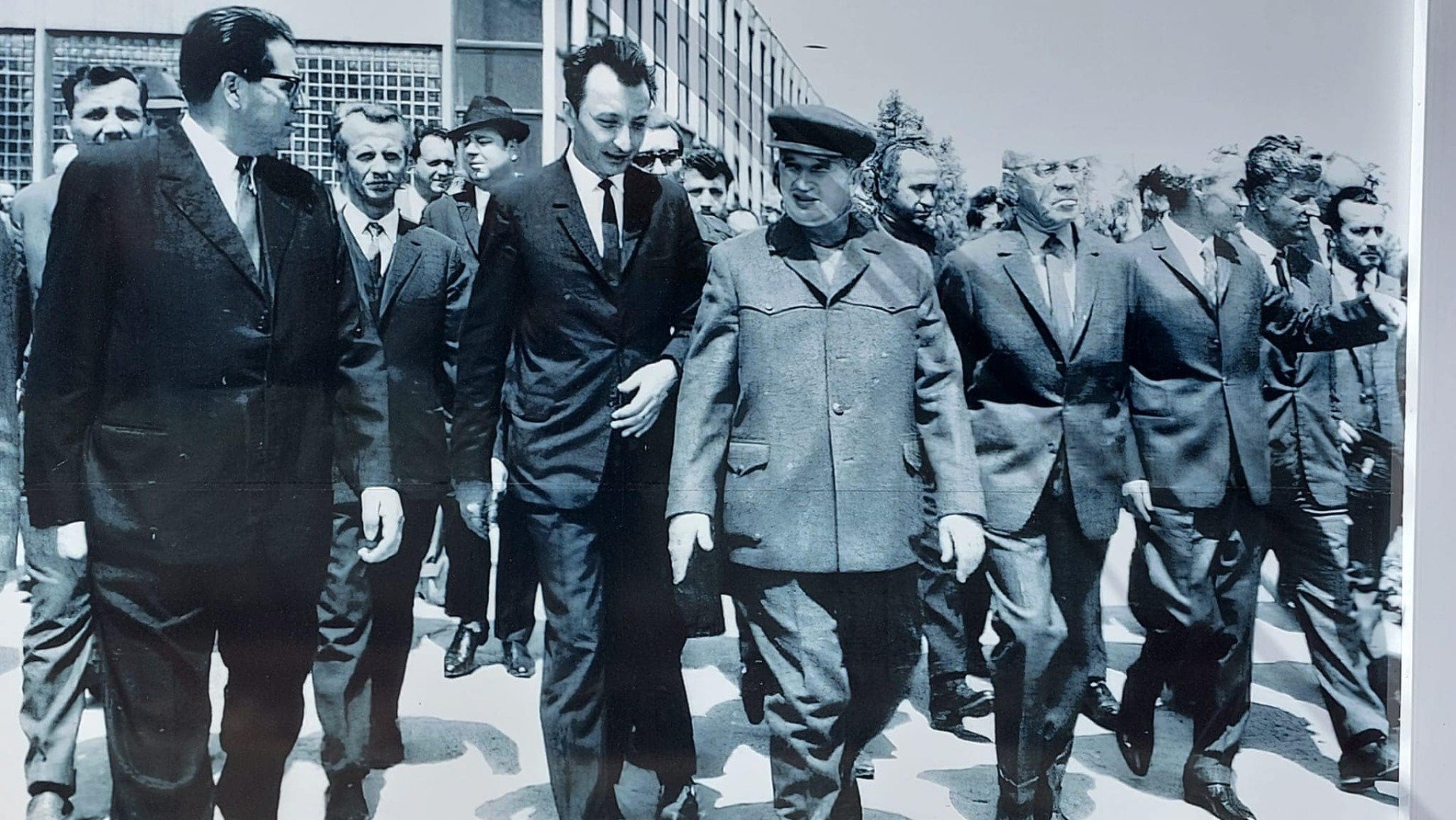  Ciucă, despre imaginile cu Ceauşescu la Buzău: E clar că nu trebuie să avem poze cu dictatori prezentate public