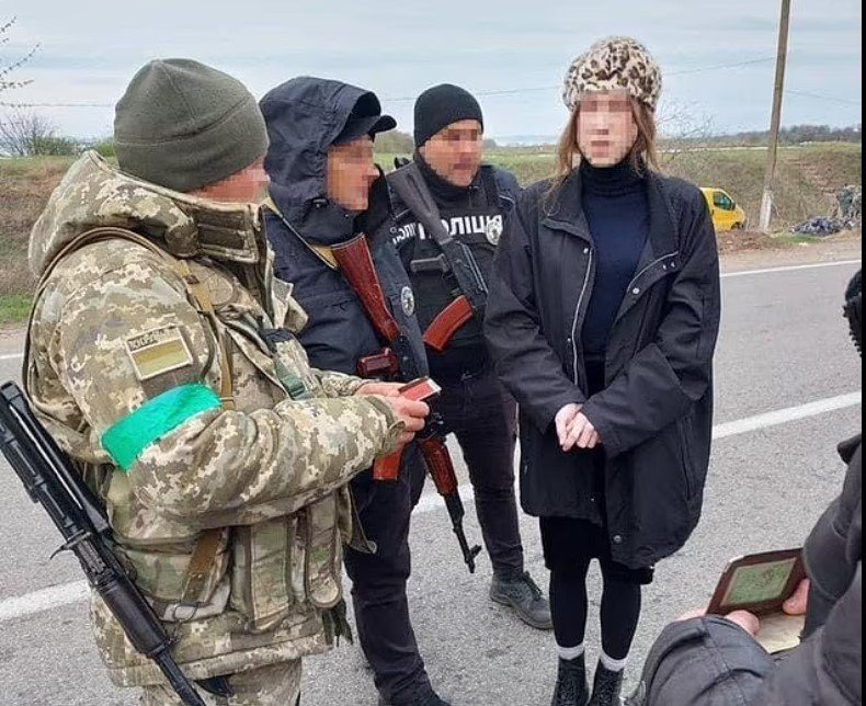  Un ucrainean a încercat să intre în Republica Moldova deghizat în femeie. Este al doilea caz!