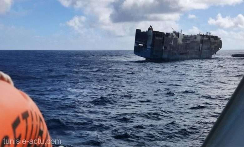  Un petrolier ce transporta 750 de tone de motorină a naufragiat în golful Gabes