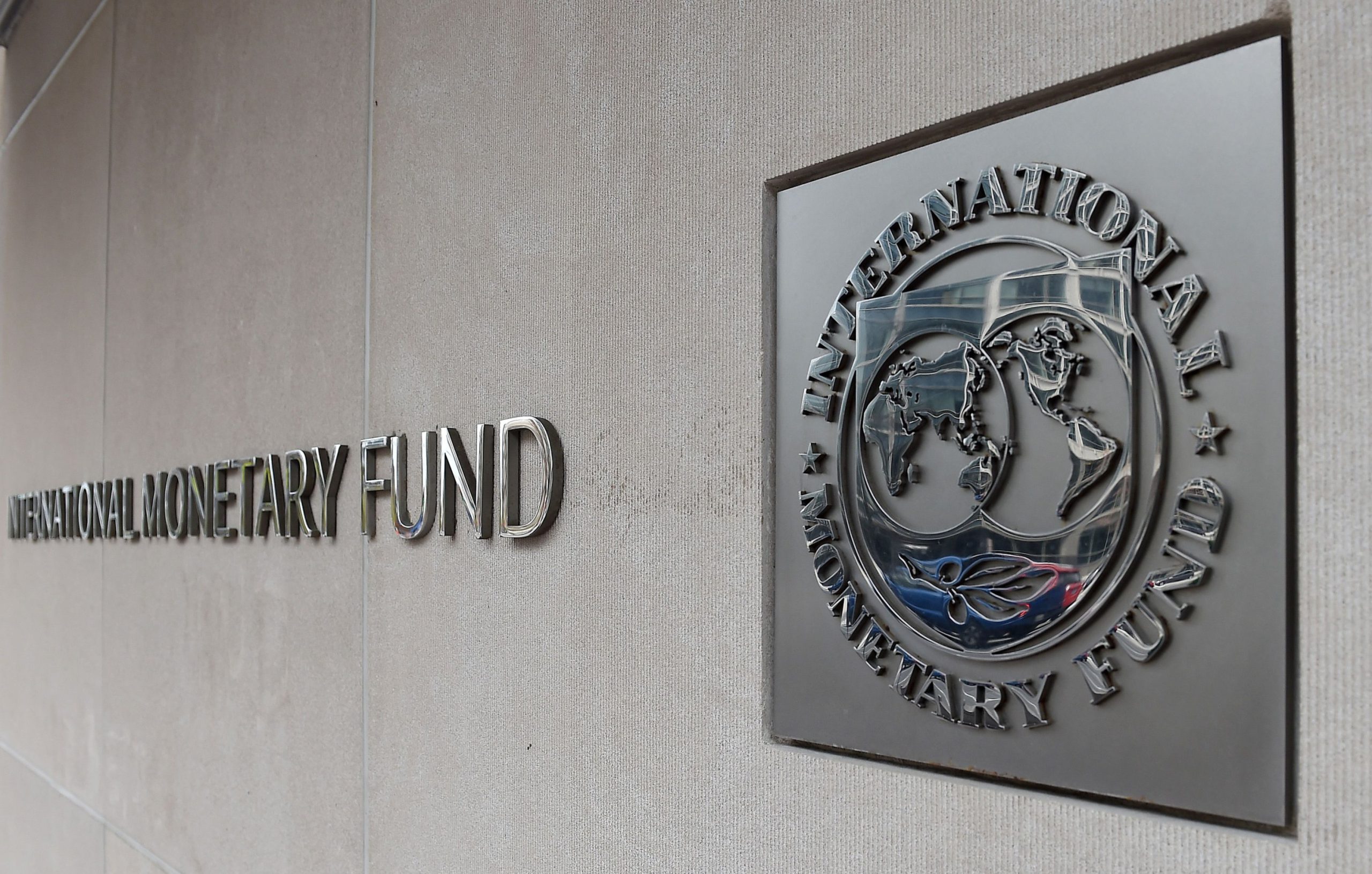  FMI a redus estimările privind creşterea economiei globale în 2022 şi 2023