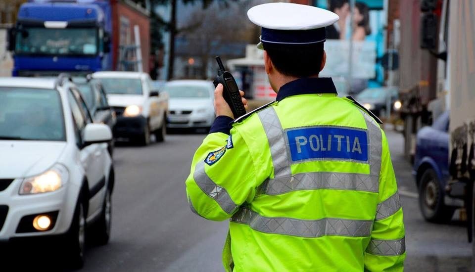  Poliţiştii din Târgu Frumos au amendat zeci de șoferi pe drumul european