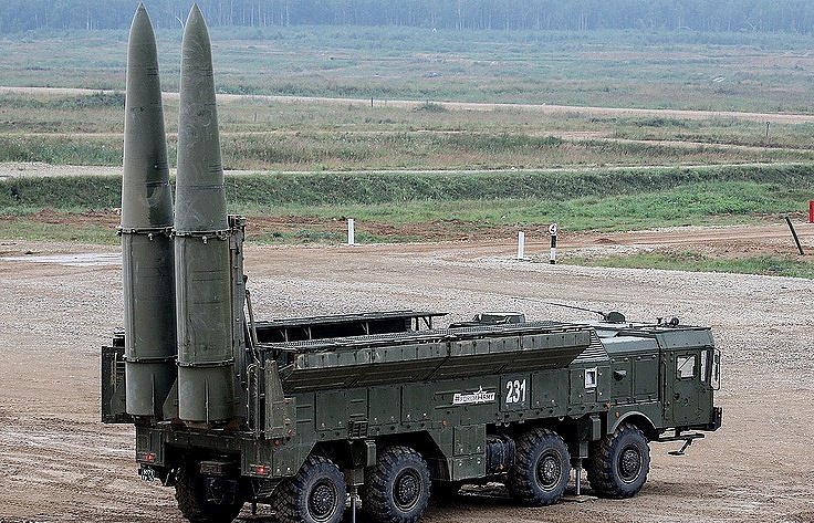  Rusia desfăşoară lansatoare de rachetă care pot fi dotate cu focoase nucleare, la frontiera cu Ucraina