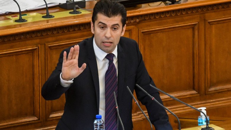  Premierul Bulgariei le cere oamenilor să-și doneze salariul pe o lună pentru Ucraina