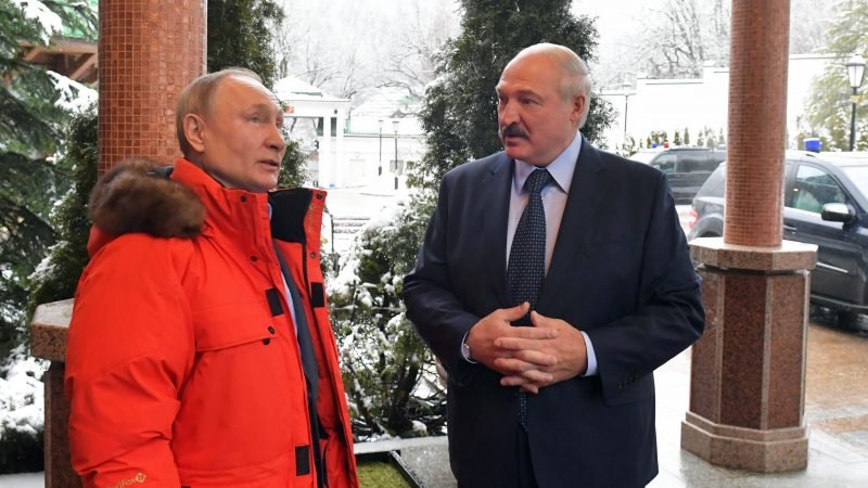  Sluga lui Putin din Belarus vrea să-i condamne la moarte pe cei care se opun invaziei Rusiei în Ucraina