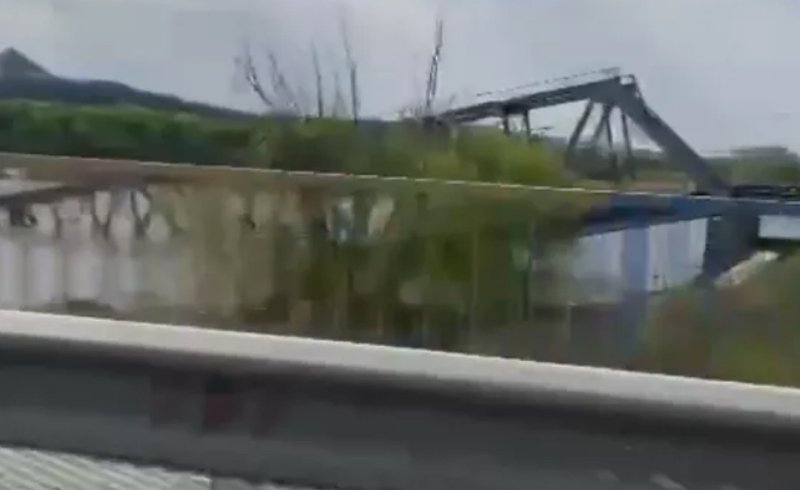  VIDEO Ucrainenii au bombardat un pod feroviar din apropiere Sloviansk, în timp ce forțele ruse înaintează